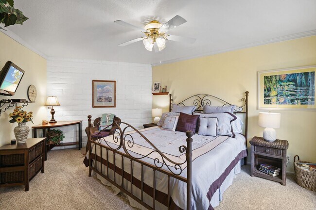 Building Photo - Charming Cathedral City Condo with Territorial Views