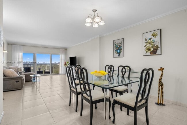 Building Photo - 300 Bayview Dr