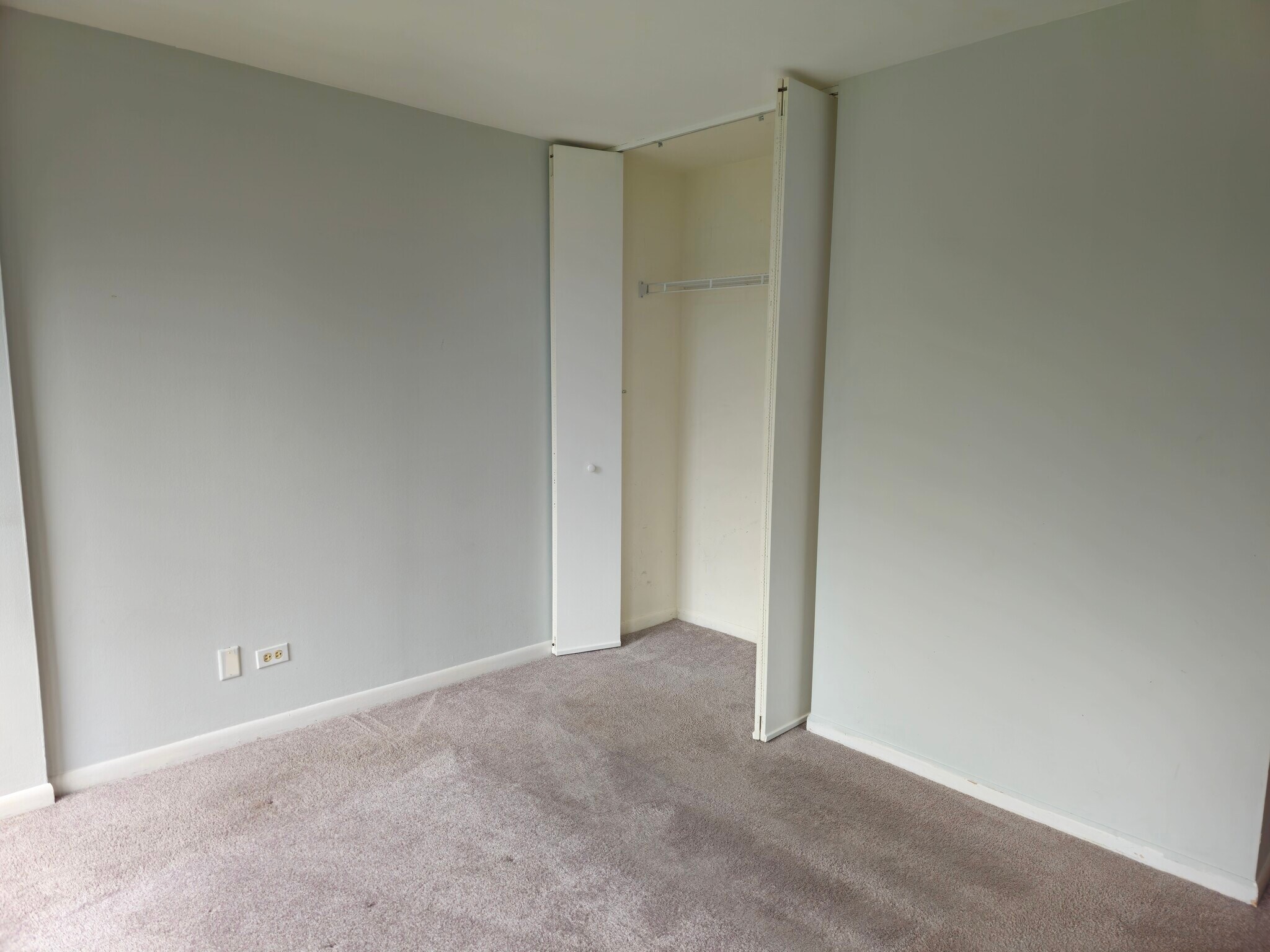 Building Photo - 5820 Oakwood Dr