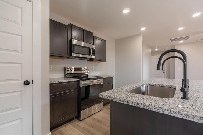 Building Photo - PRE-LEASING for JULY MOVE-IN - Charming 3 Bedroom Home