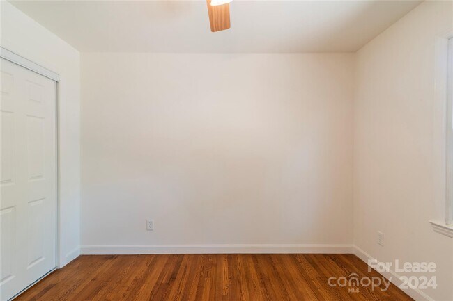 Building Photo - 5020 Coronado Dr