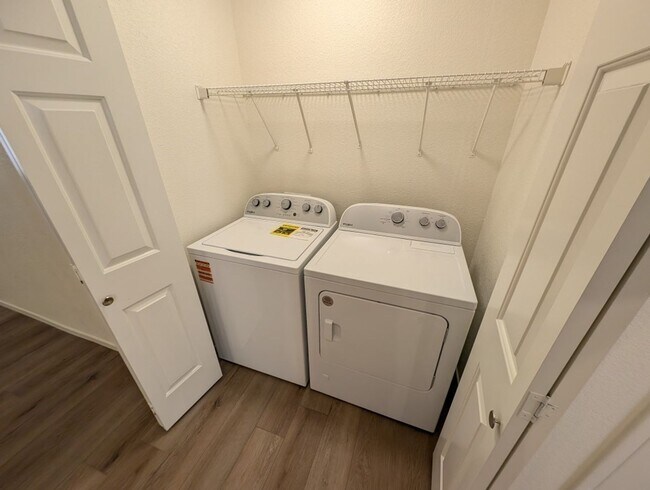 Building Photo - 5117 Kingsbridge