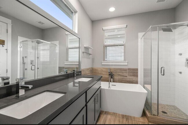 Building Photo - 406 Yale Oaks Ln