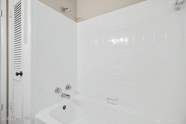 Building Photo - 3026 Klonway Dr