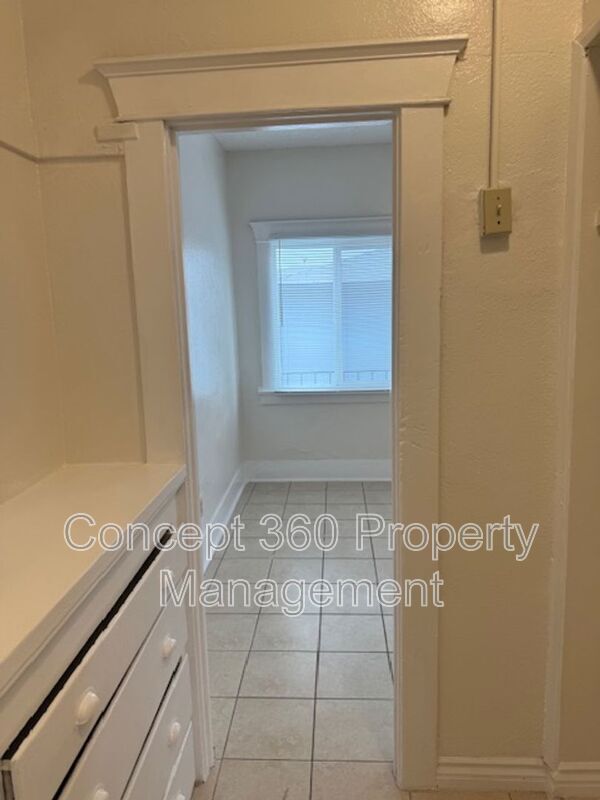 Building Photo - 758 Cerritos Ave