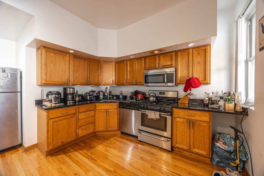 Building Photo - 2714 N Kimball Ave