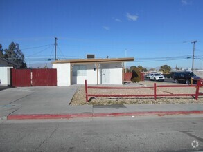 Building Photo - Charming Single-Story Home located in the ...