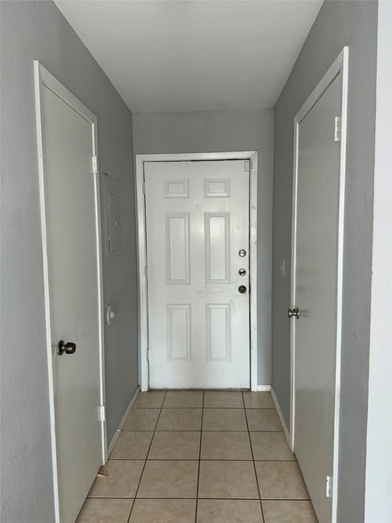 Building Photo - 732 W Collins St