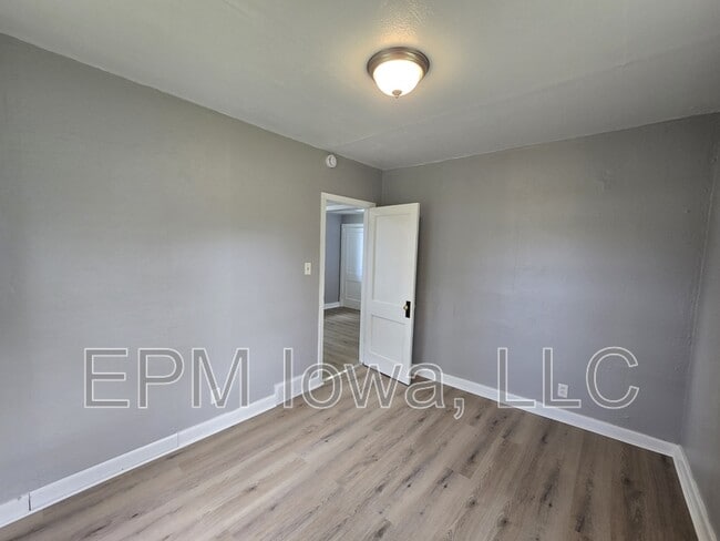 Building Photo - 512 Maynard Ave
