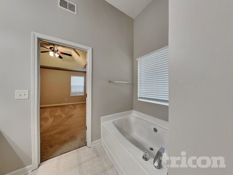 Building Photo - 313 Cascade Ct