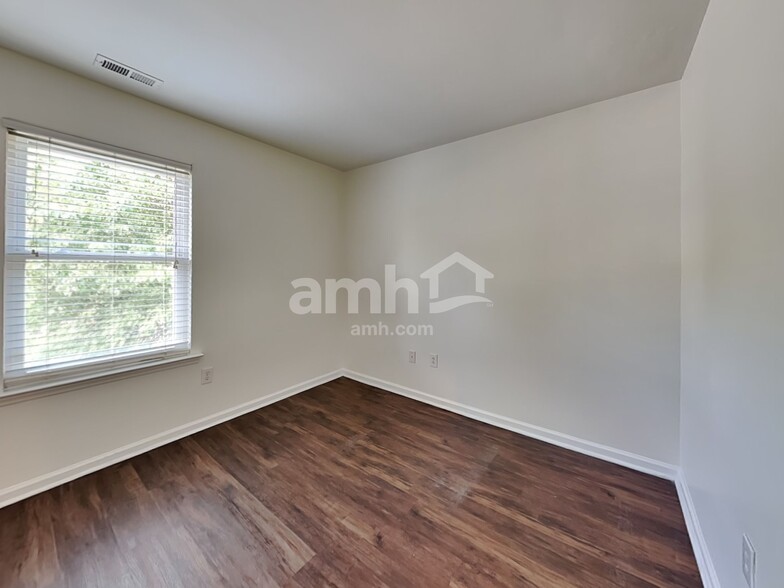 Building Photo - 4401 Cobble Creek Ln