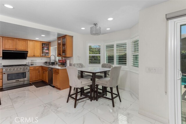 Building Photo - 4 Bayview