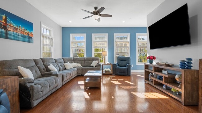 Building Photo - 337 Osona Ln