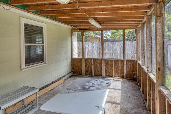 Building Photo - 28 Silverstone Cir