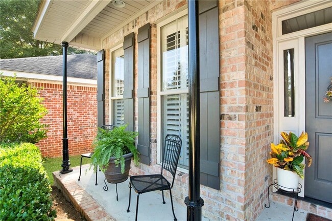 Building Photo - 6035 Magnolia Pl E
