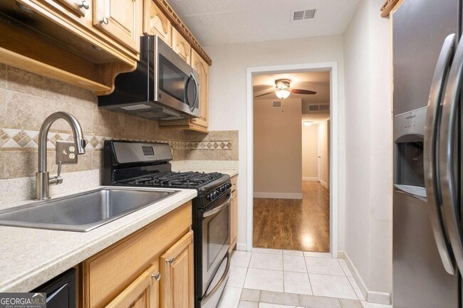 Building Photo - 408 River Run Dr