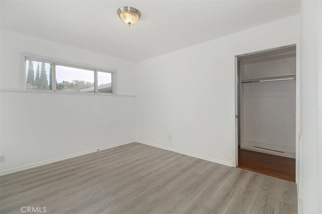 Building Photo - 6059 Vantage Ave