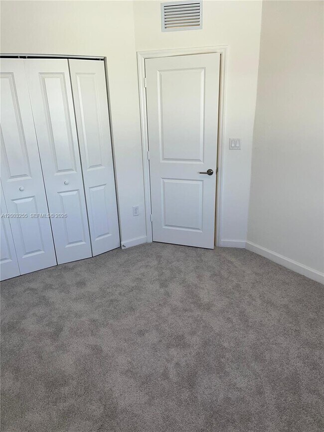 Building Photo - 2679 SE 25th Ter