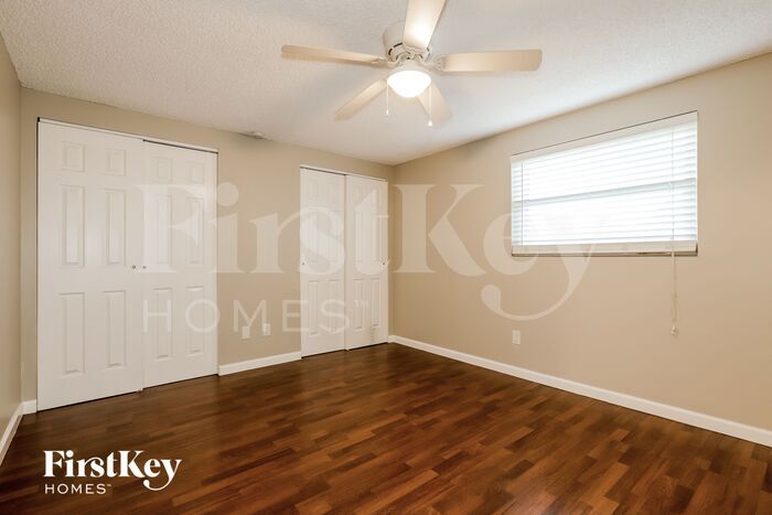 Building Photo - 6803 Fernfield Ct