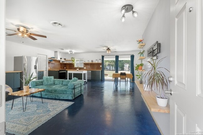 Building Photo - 1228 Rivercrest Dr