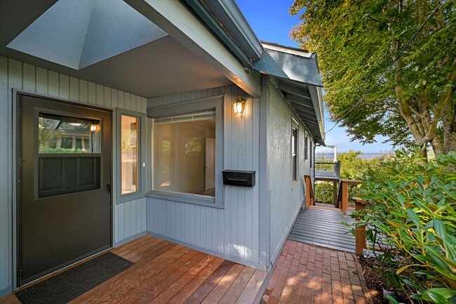 Building Photo - Charming 2-Bedroom Home with Stunning Wate...