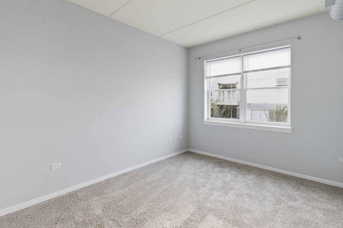 Building Photo - 873 N Larrabee St