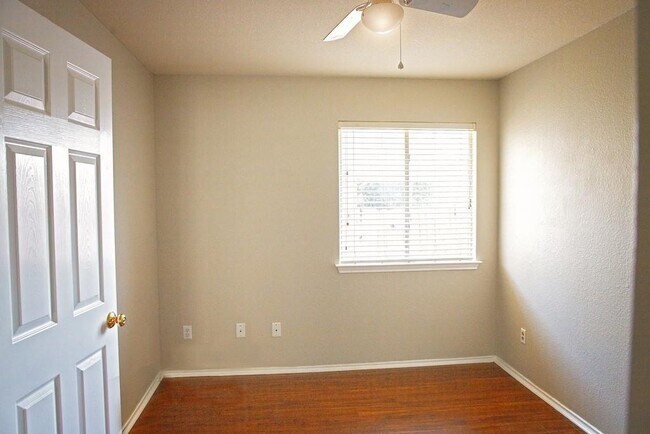 Building Photo - 135 Holmstrom St