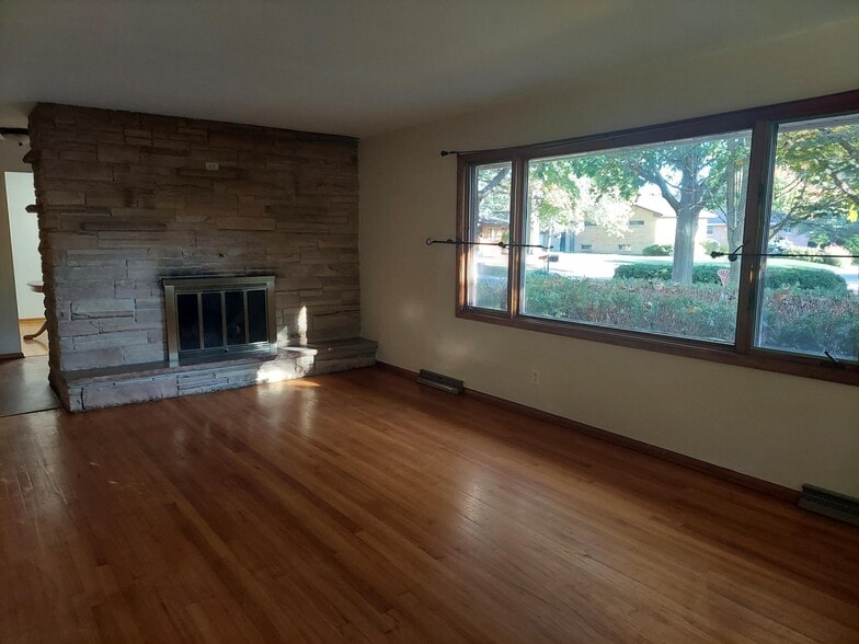 Building Photo - 5 Mayfair Ct