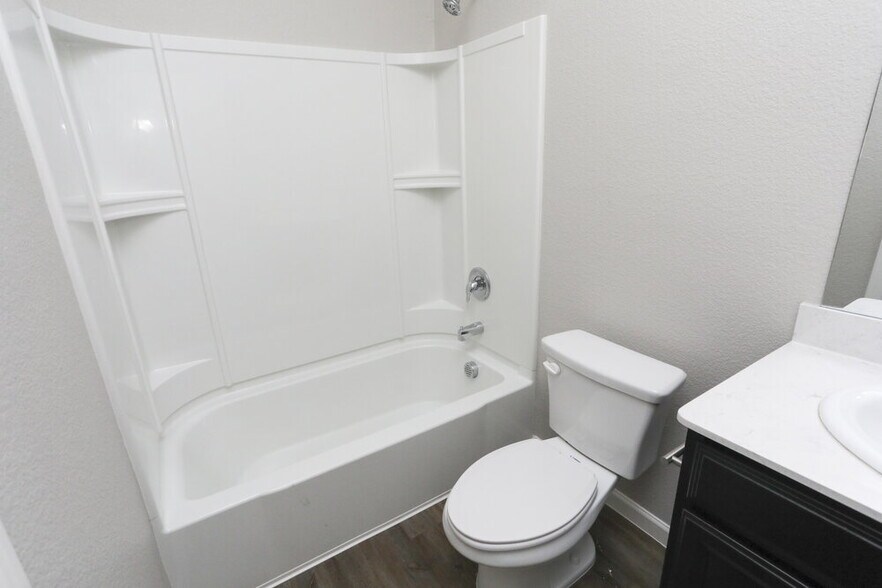 Building Photo - 7015 London Fog Dr