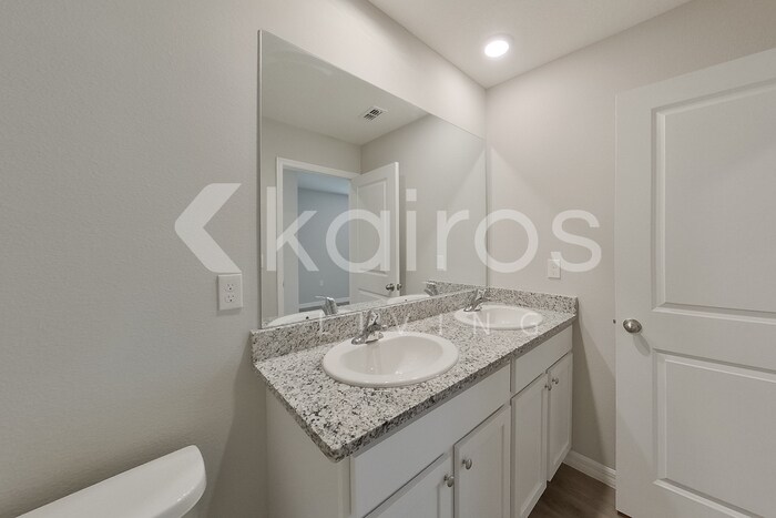 Building Photo - 8624 SW 44th Ct