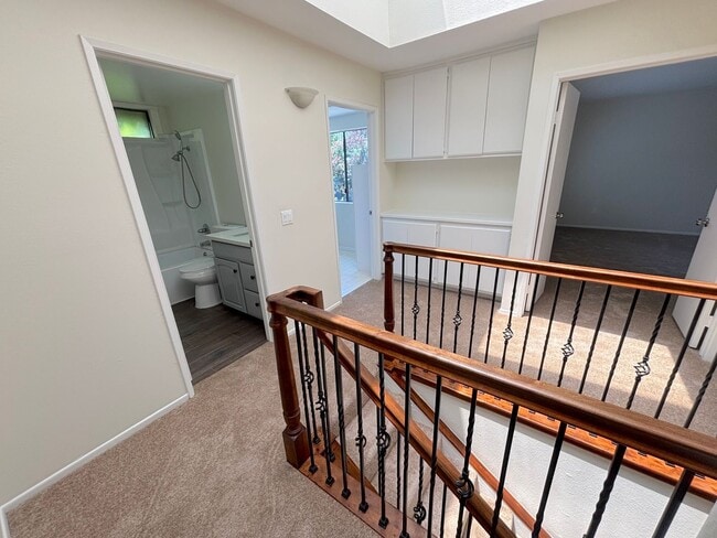 Building Photo - 3 Bedroom Condo now available in City of Orange