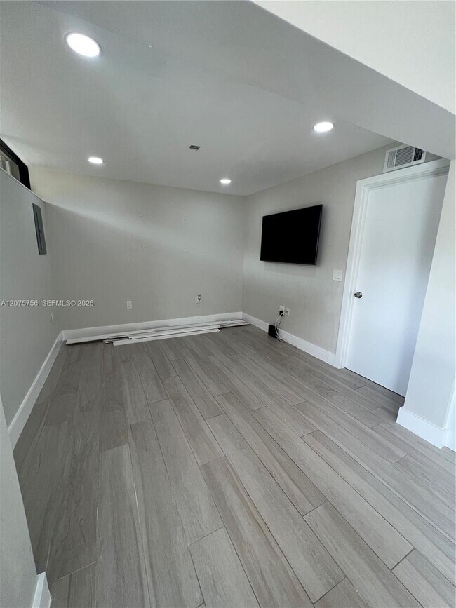 Building Photo - 15012 Royal Palm Ave