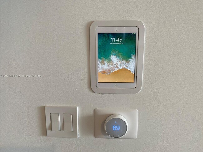 Building Photo - 801 S Miami Ave