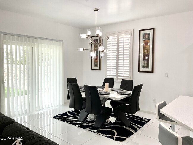 Building Photo - 8919 Eclipse St