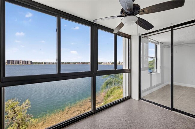 Building Photo - 115 Lake Emerald Dr