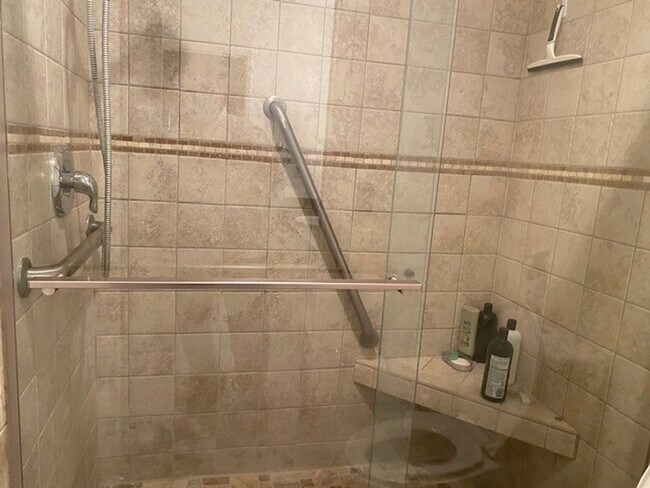 Building Photo - Winter and Summer 1BR WaterFront Vacation Condo Fully Furnished, UTILITIES INCLUDED Available 12/...