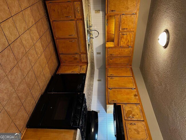 Building Photo - 420 N Elizabeth Ln