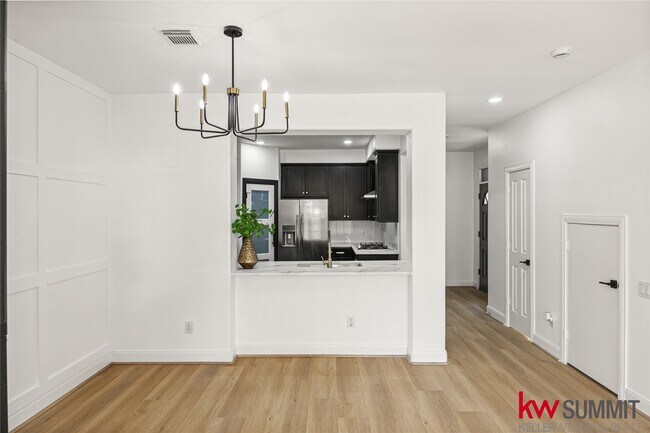 Building Photo - 2410 Calumet St