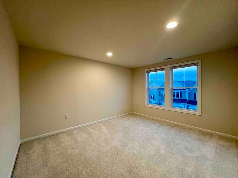 Building Photo - 3 Archer Dr