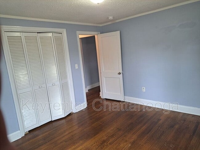 Building Photo - 718 Woodvale Ave