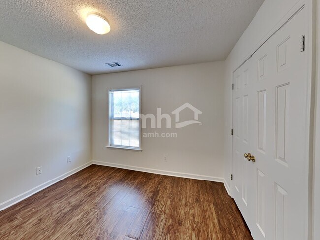 Building Photo - 4505 Glenaire Dr NW