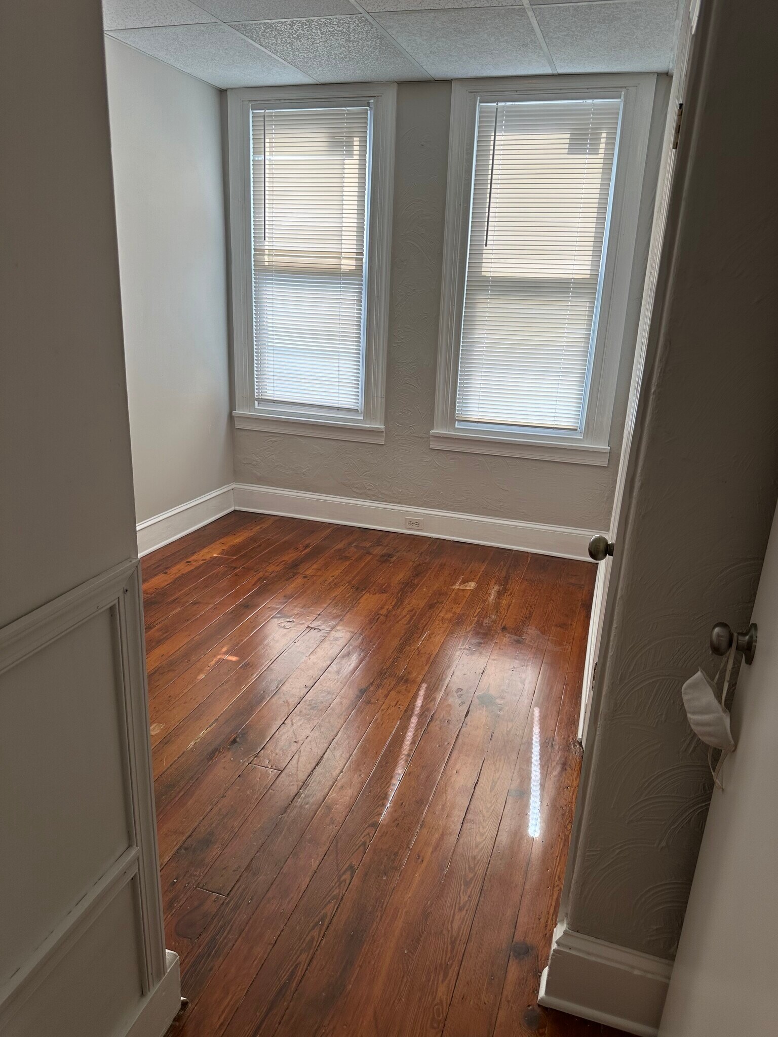 Building Photo - 1914 E Hazzard St