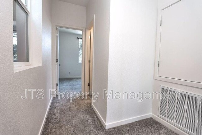 Building Photo - 396 Midstream Ln