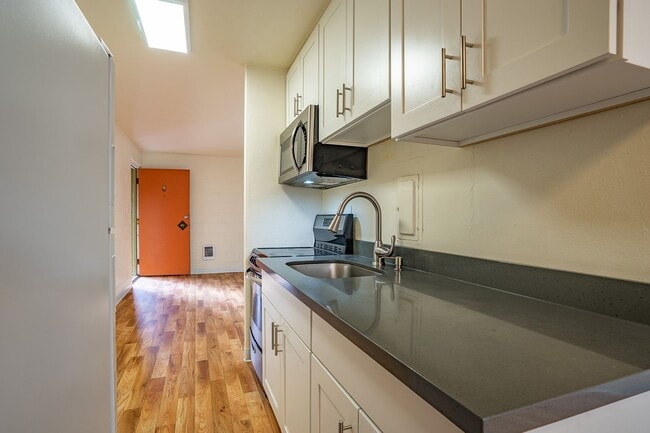 Interior Photo - La Mirada