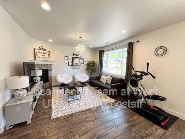 Building Photo - 2705 W Windtree Dr