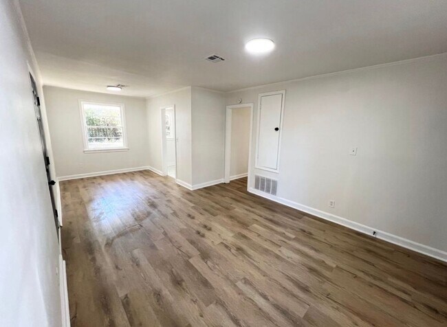 Building Photo - For Rent — Updated & Move-In Ready!
