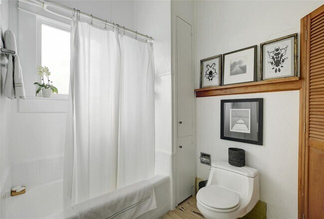 Building Photo - 221 N Johnson Ave