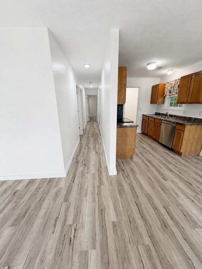 Building Photo - 4031 White Oak Rd