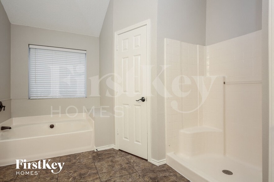 Building Photo - 513 Branch Ln