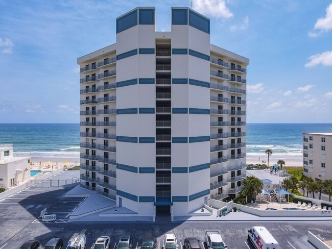 Building Photo - Fully Furnished Beautiful 2 Bedroom Seasca...